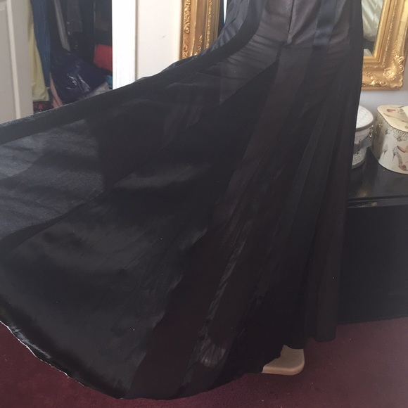 BCBG Max Azria SZ 2 - Picture 5 of 7